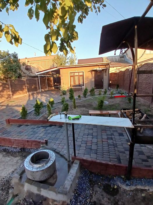 Продам уютный новый теплый дом с беседкой.