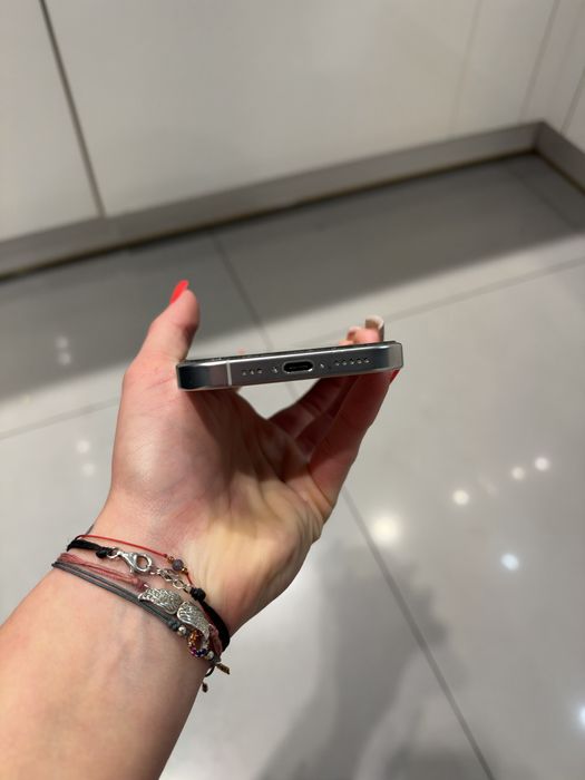 iPhone 16 Pro 128 GB White Titanium | Zadbany | 81% baterii