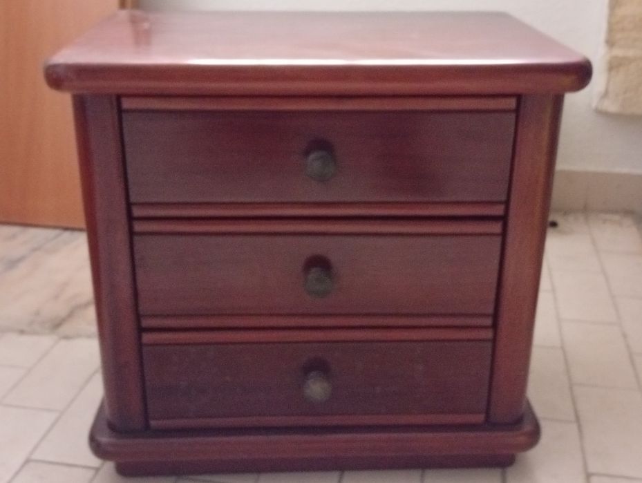 Mesa de cabeceira madeira maciça, arrumação, 3 gavetas
