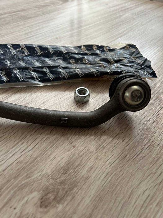 наконечник поперечной рулевой тяги (правий)