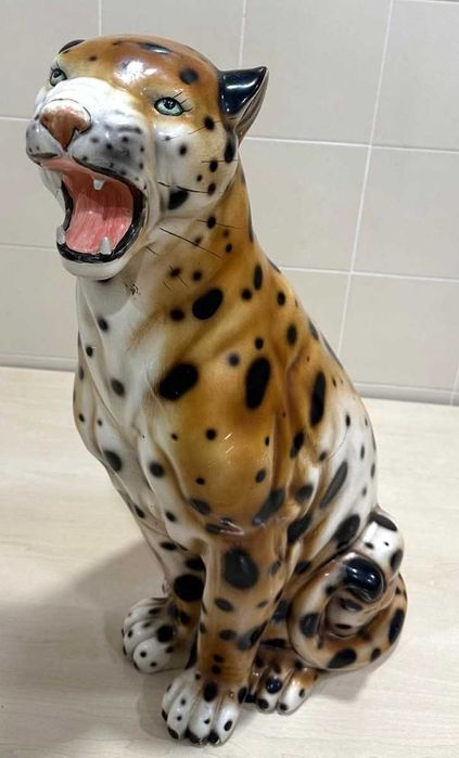 Leopardo antigo em cerâmica com 58 cm