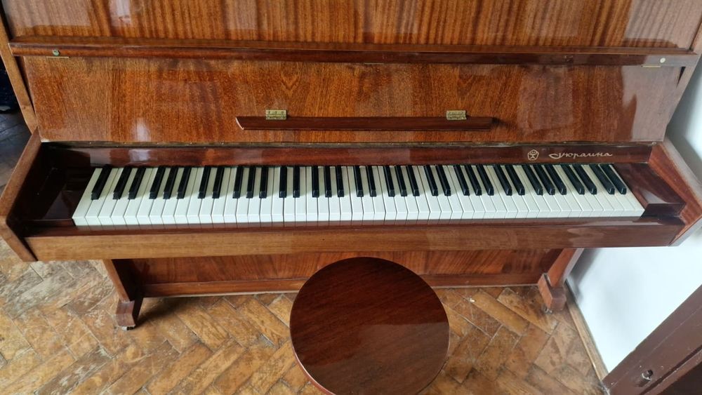 Pianino Ukraina 1987 + oryginalny stołek