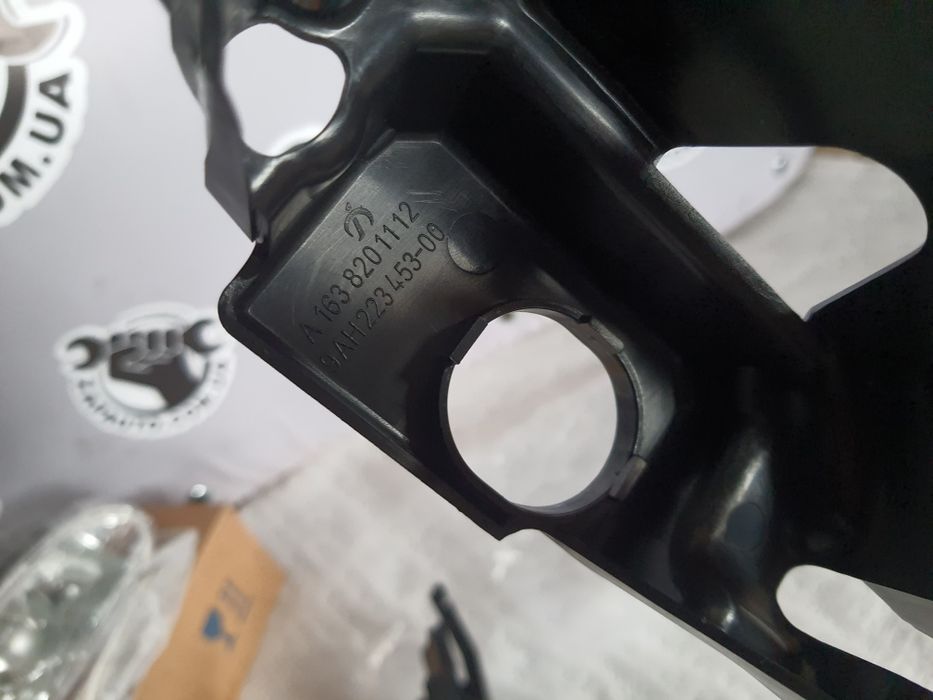 Кріплення противотуманок W163 ML-class Mercedes кронштейни туманок