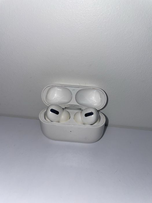 Apple AirPods Pro під ремонт