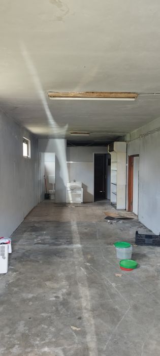 Garagem ,com escritório e wc