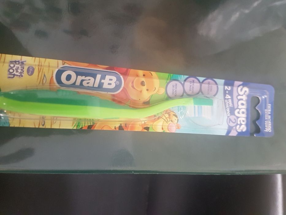 Escova de dentes para criança (2-4anos).