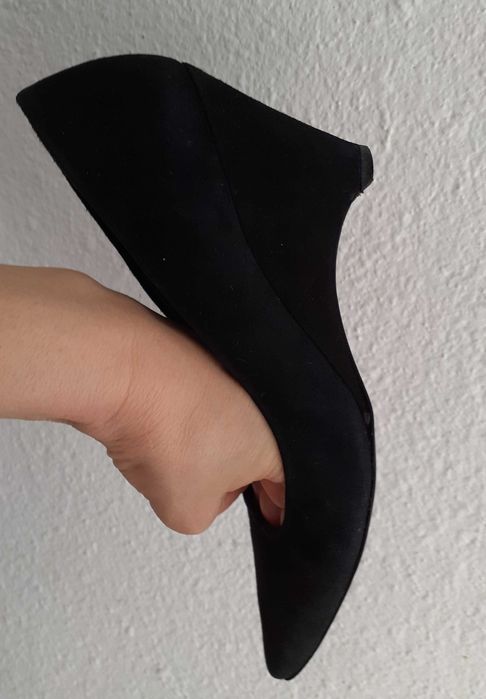 Sapatos pretos cunha camurça Zara 36