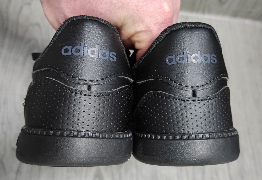 РОЗПРОДАЖ!!! 36 Adidas оригінальні жіночі кросовки