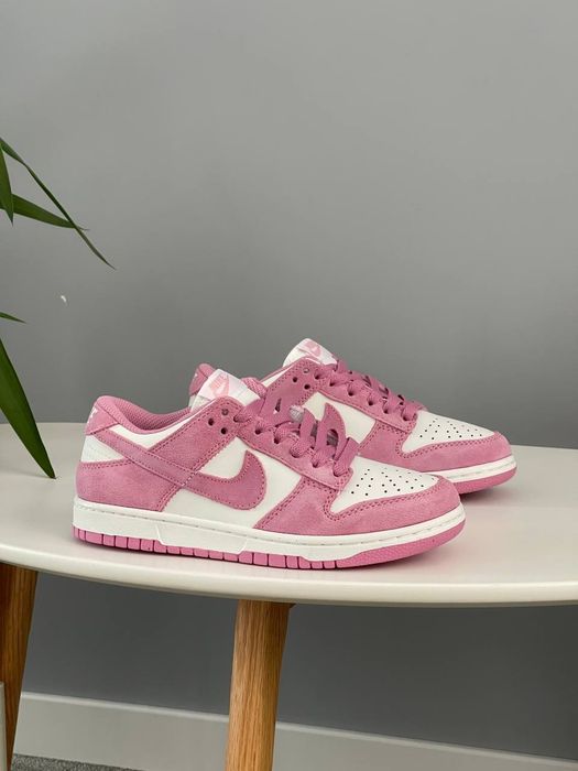 Жіночі шкіряні та замшеві кеди Nike Dunk Low