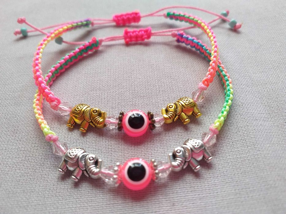 Pulseira em Macramê Olho Turco entre Elefantes Rosa Neon