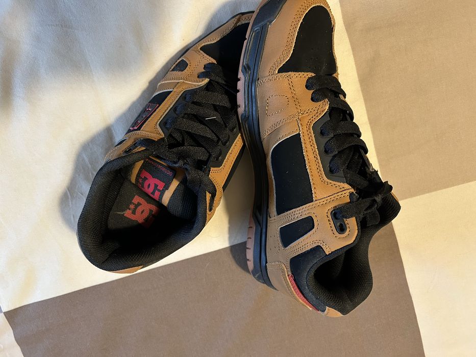 Tenis DC Shoes castanhos