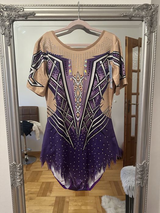 Strój gimnastyczny zdobiony nowy