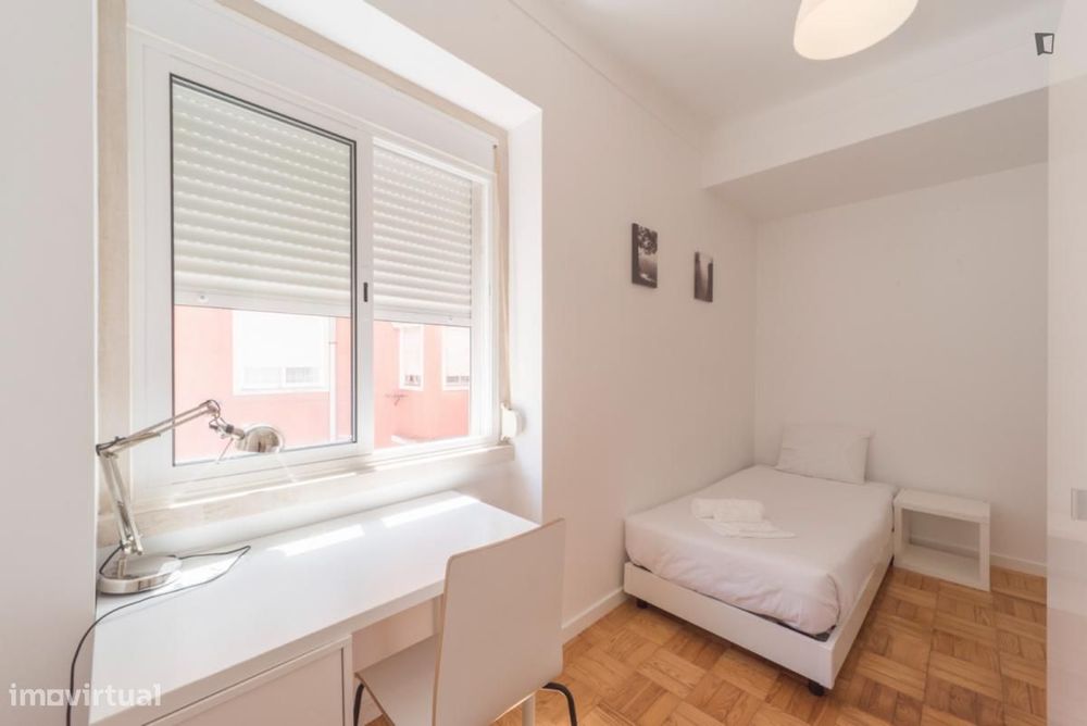 Quarto - localizado em Sete Rios Lisbon