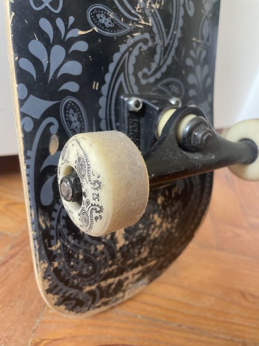 Skate usado com aguns defeitos estéticos