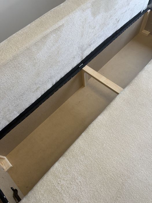Nowoczesna kanapa wolnostojąca - sofa do salonu - w kolorze beżowym, kremowym jak NOWA!