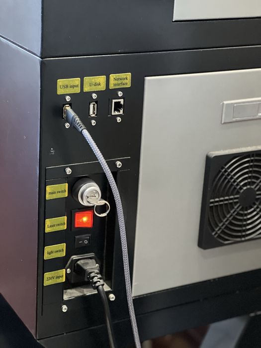 Laser CO₂ 60W – 700x500mm + Chiller