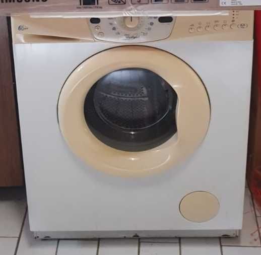Máquina lavar roupa whirlpool avariada