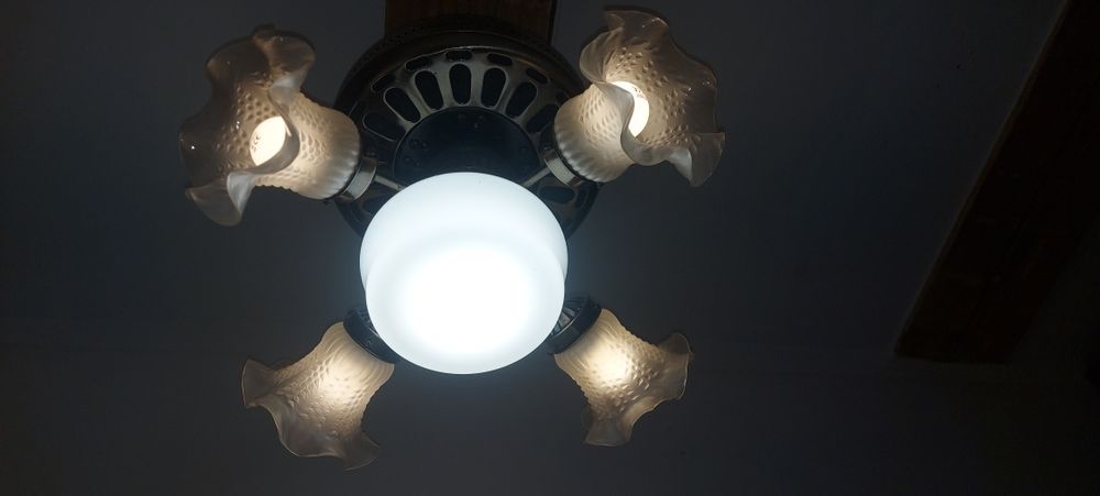 Sprzedam lampę wiszącą  żyrandol w stylu retro.