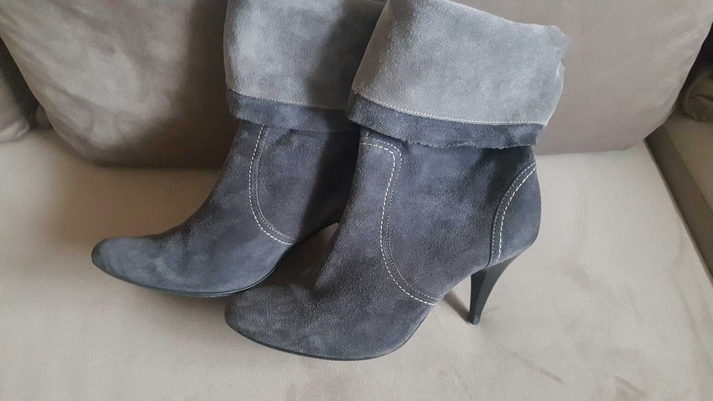 Botki zamszowe w kolorze szarym