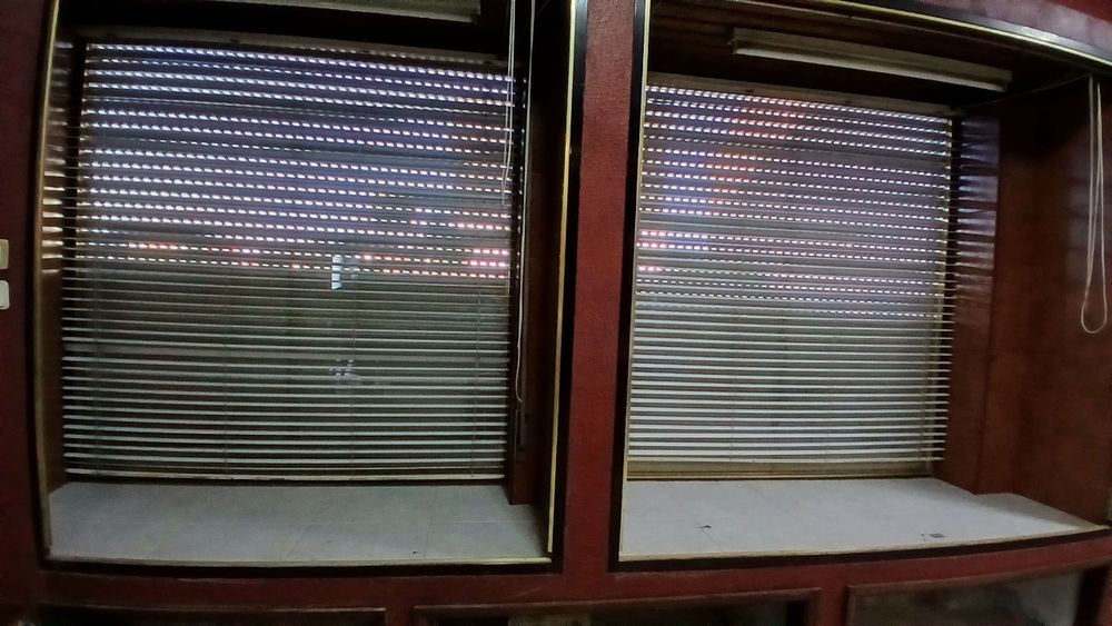 Arrenda-se loja no centro de CACIA próximo a estação CP, toda esquina