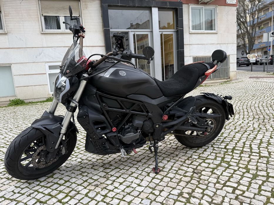 Benelli 502c recém revisada e pneus novos