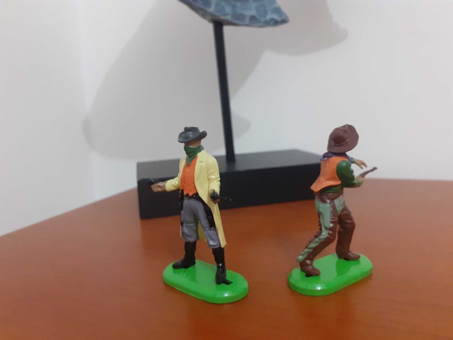 Duas figuras Britains 1/32 » Western