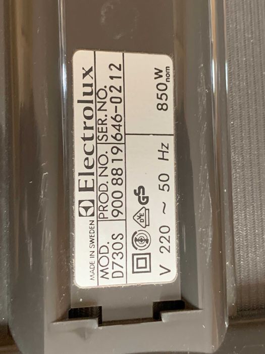 Stary solidny odkurzacz elektrolux D730S