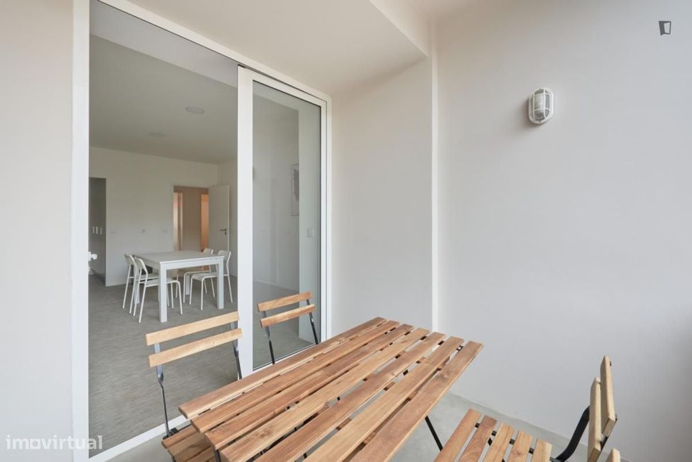 Quarto - localizado em Entrecampos Lisbon