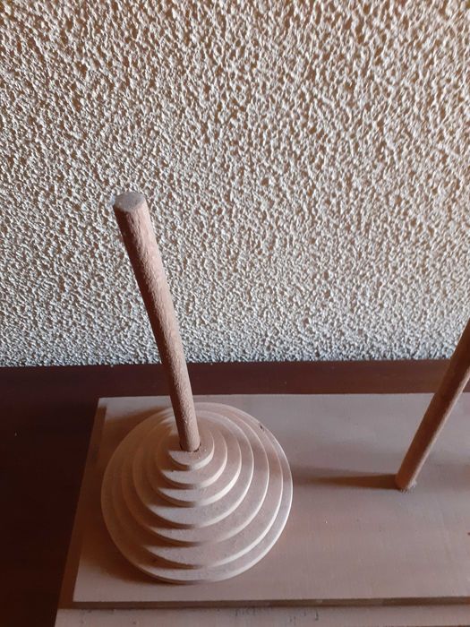 Jogos tradicionais em madeira - Ouri e Torre de Hanoi