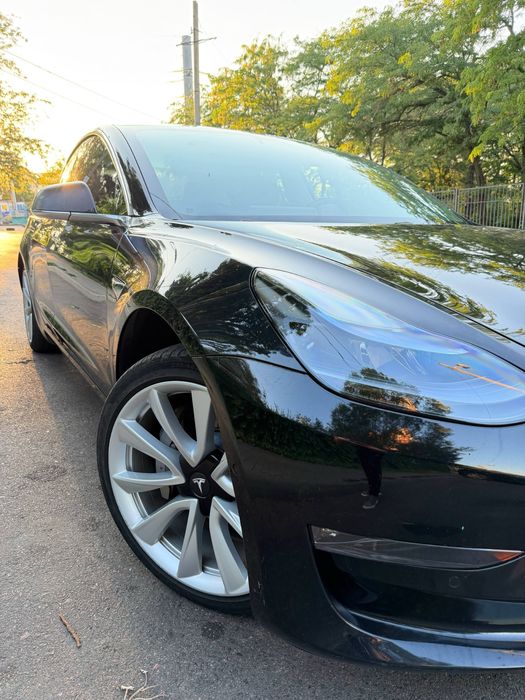 Продам Tesla model 3