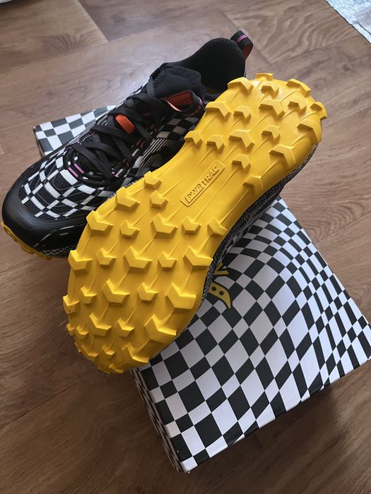 Продам кросівки.Розмір 40,40,5,43