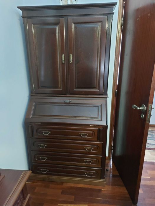 Escrevaninha em bom estado