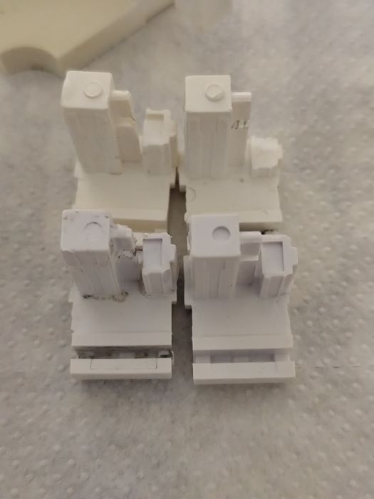 Suwaki prawe i lewe do kabiny Sanplast + naroznik