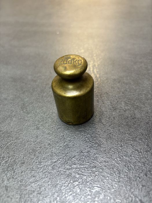 Stary mosiężny ciężarek do wagi PRL