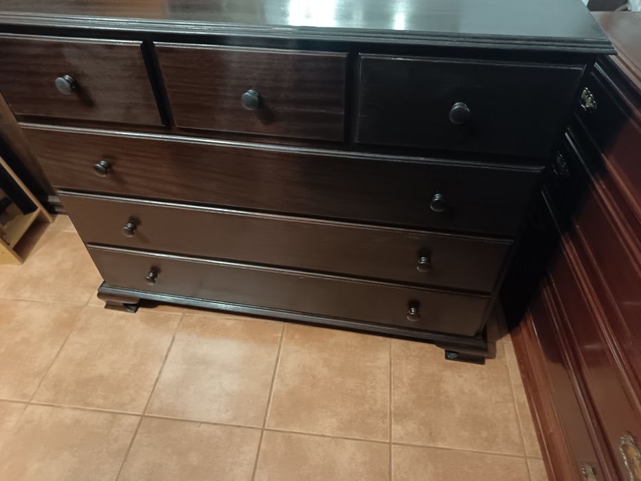 Cómoda com duas mesas cabeceira