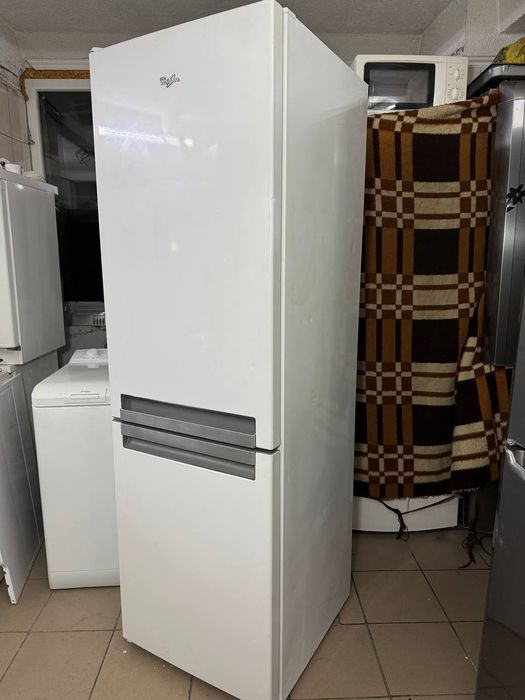 Холодильник з морозилкою Whirlpool