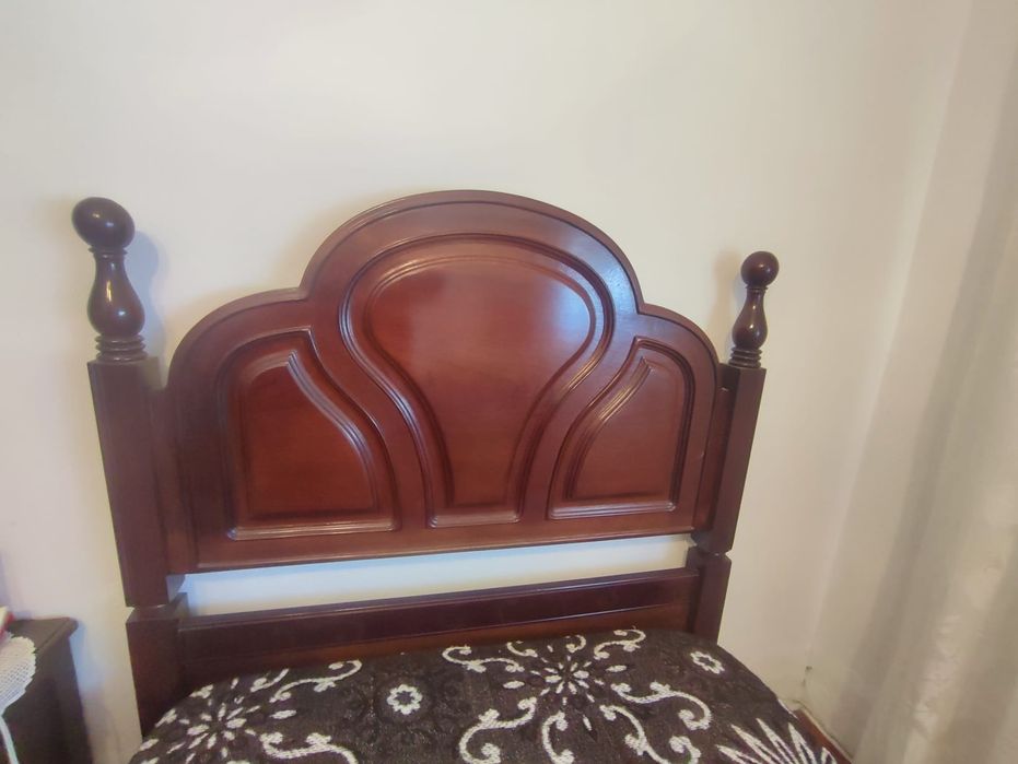Mobília de quarto em mogno -  4 peças