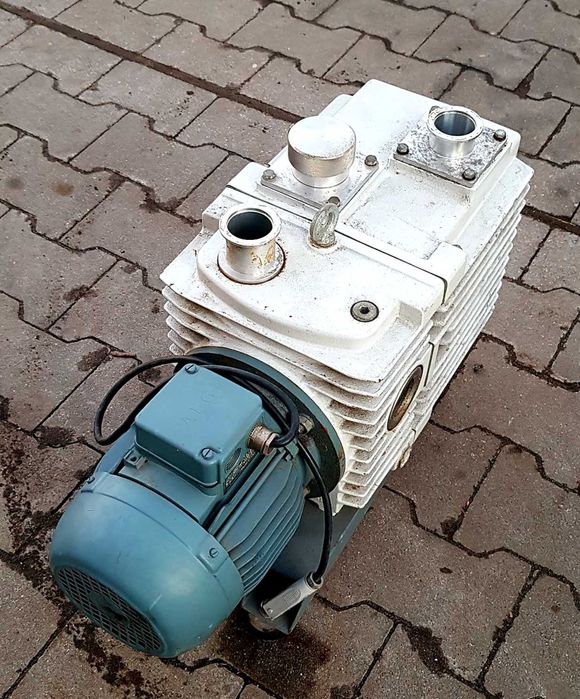 LEYBOLD Dwustopniowa Pompa Łopatkowa D30A Silnik AEG AM90SX