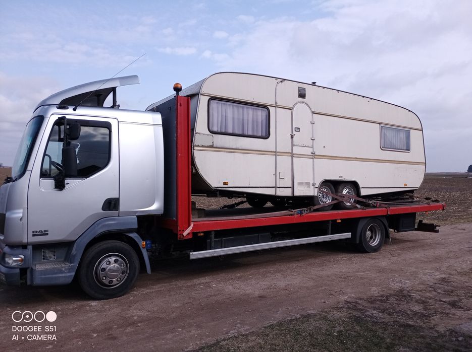 Auto laweta transport samochodowy