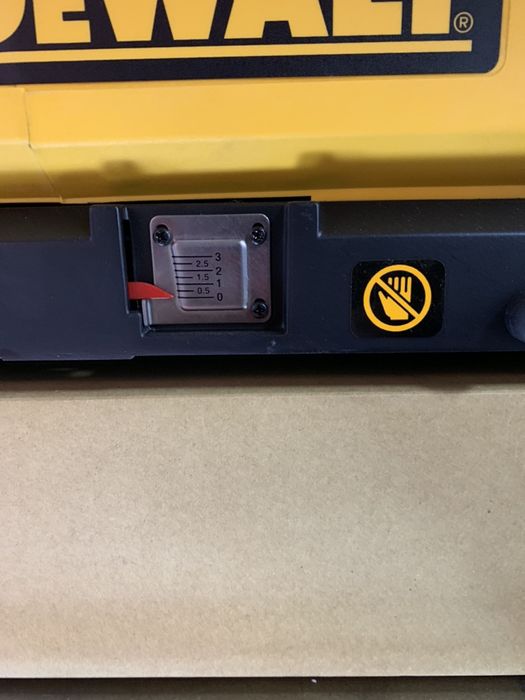Desengrossadeira Portátil 1800W DeWalt DW733