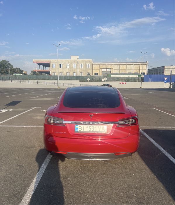 ОРЕНДА Tesla Model S 2014 85 kWh (362 к.с.)