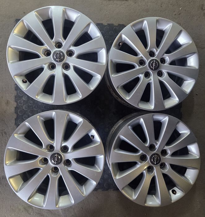 Felgi Aluminiowe 5x115 7Jx17 ET44 Opel Astra Zafira Insignia