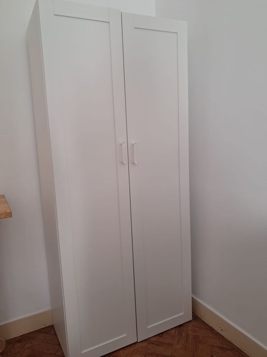 Armario branco de porta dupla