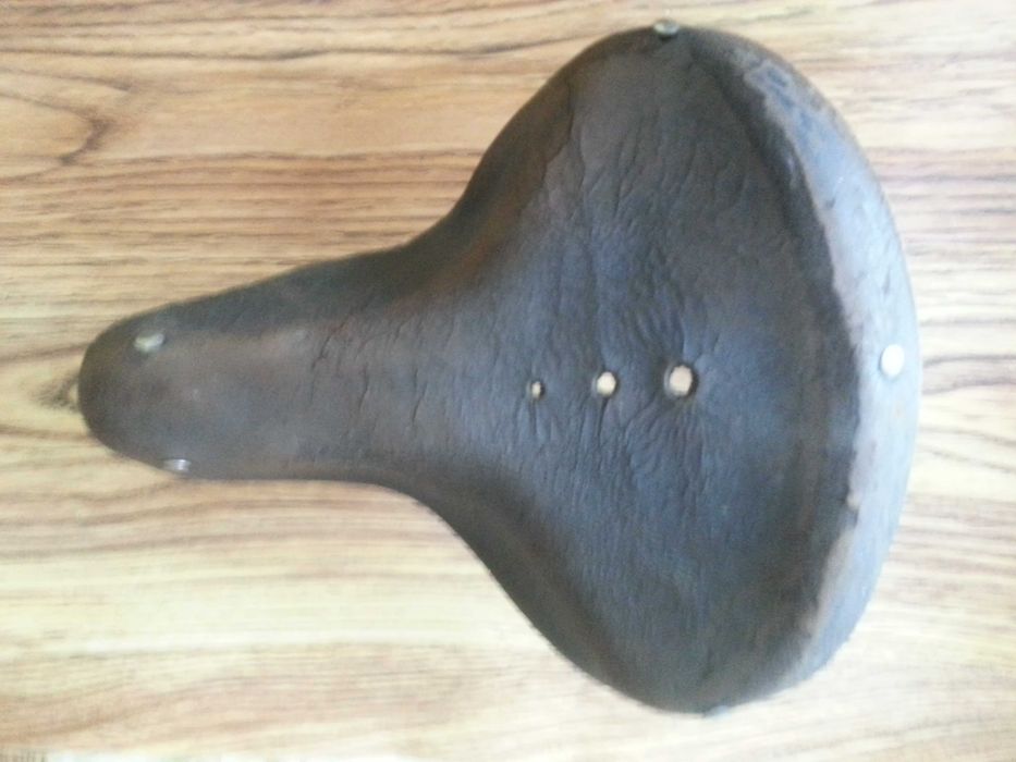 AKTUALNE!Siodełko skórzane stare