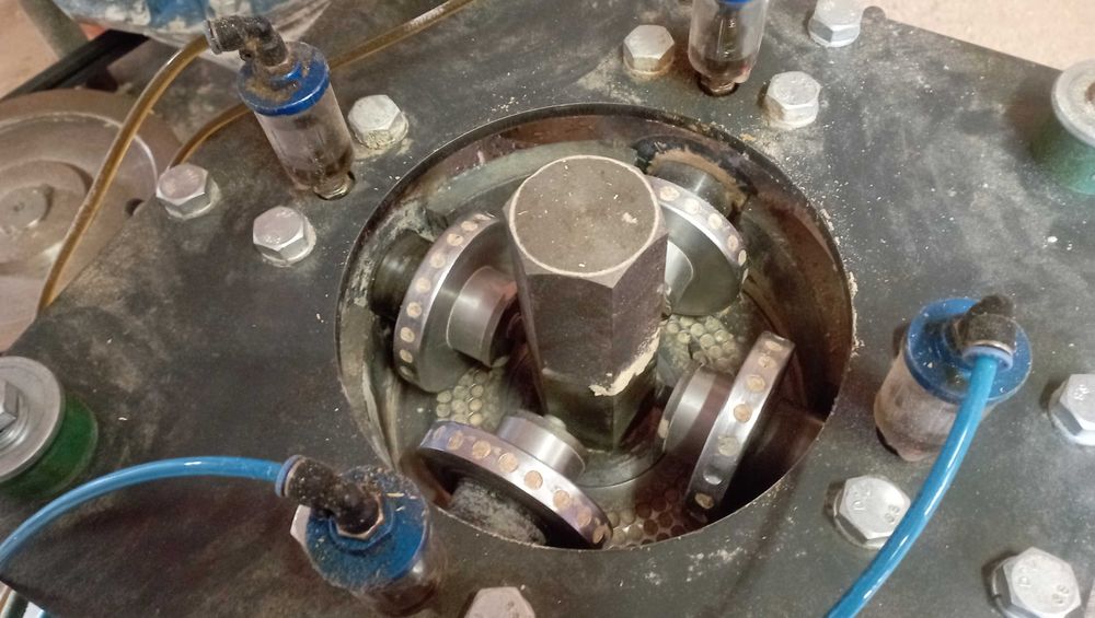 Peleciarka 4 rolkowa z centralnym smarowaniem