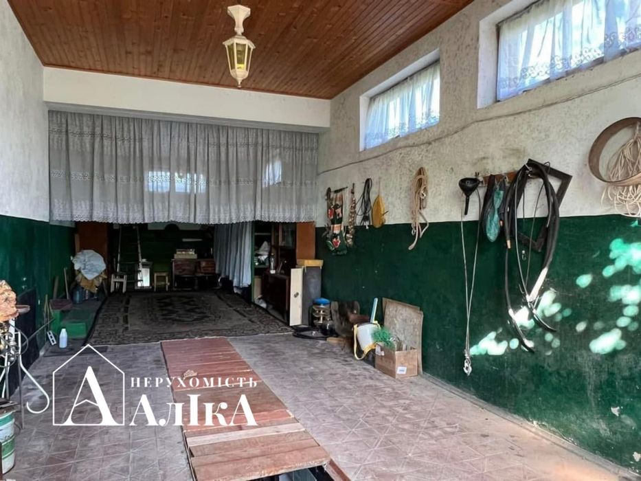 Продам великий будинок в хорошій локації