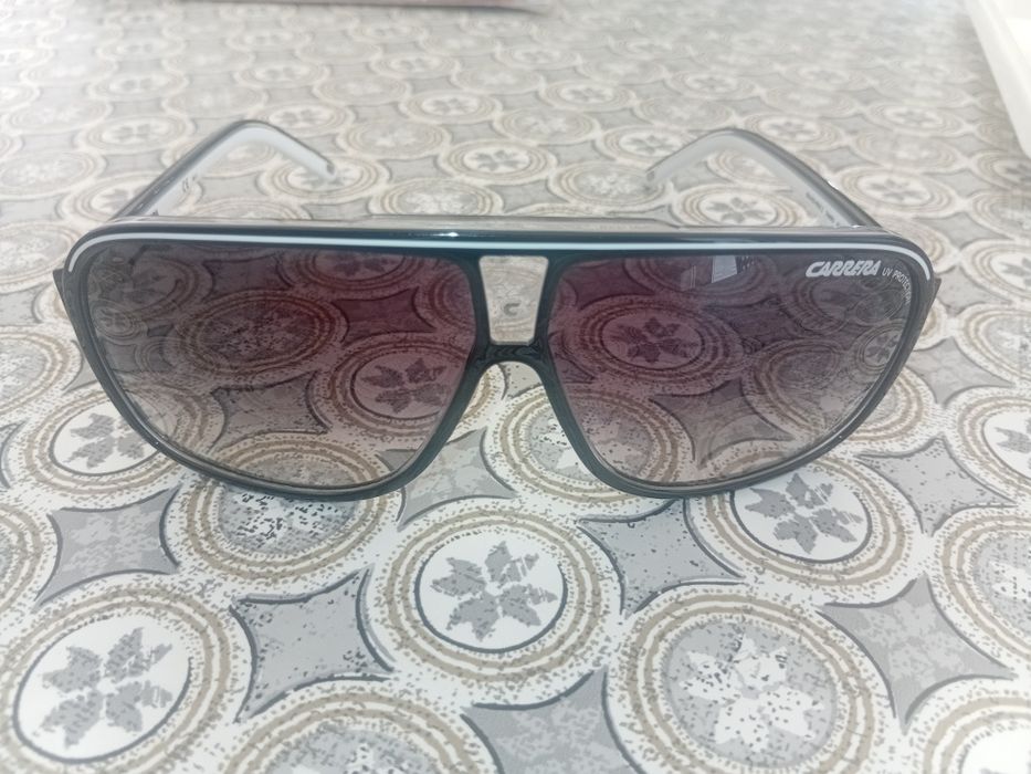 Vendo óculos Carrera Brancos Novos