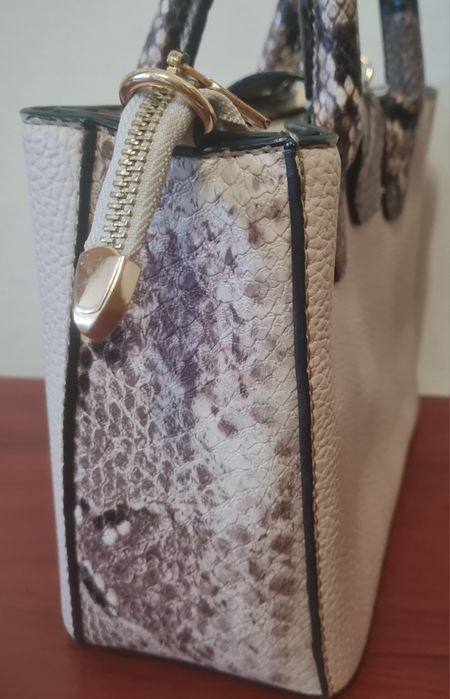 Продам сумку Prada