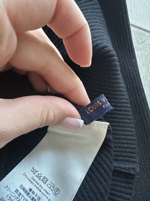 Светр lv гольф розміру хс-с