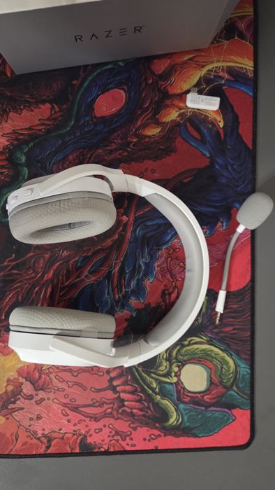 Навушники Razer Barracuda X 2022 Mercury ідеальний стан